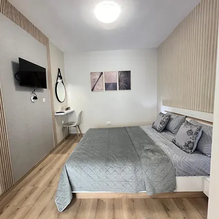 With Parking For Normal To Middle Sized Cars * Várna