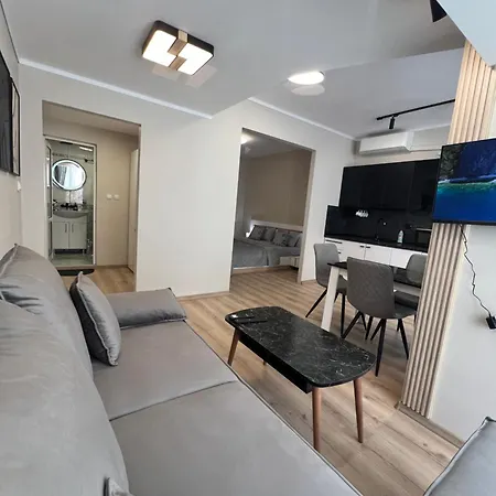 With Parking For Normal To Middle Sized Cars Apartman Várna