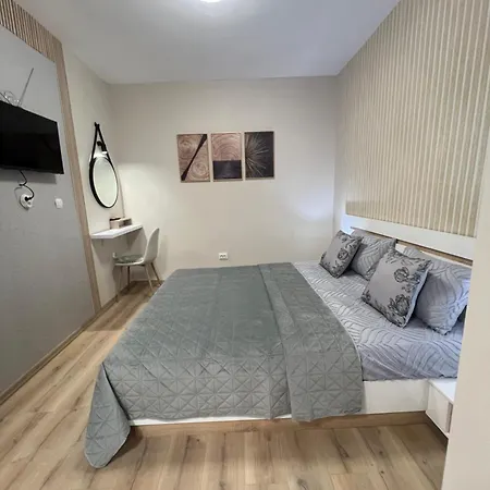 With Parking For Normal To Middle Sized Cars * Várna