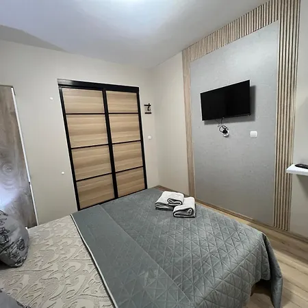 With Parking For Normal To Middle Sized Cars Várna