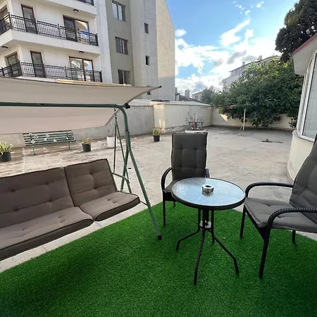 With Parking For Normal To Middle Sized Cars Appartement *