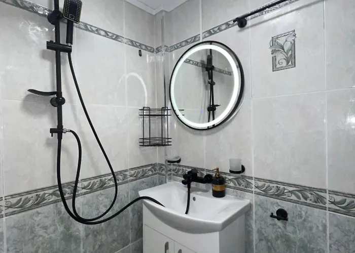 With Parking For Normal To Middle Sized Cars Appartement *