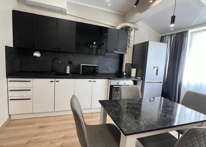 With Parking For Normal To Middle Sized Cars Appartement *