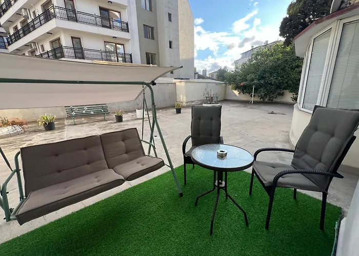 With Parking For Normal To Middle Sized Cars Apartament *