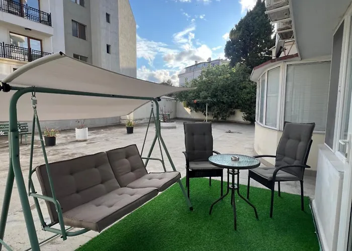 With Parking For Normal To Middle Sized Cars Apartament