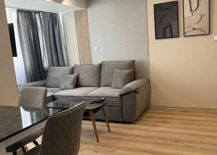 Apartment With Parking For Normal To Middle Sized Cars *